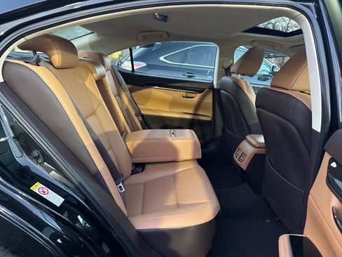 Used 2018 Lexus ES 350 w/ Navigation System Package image 31