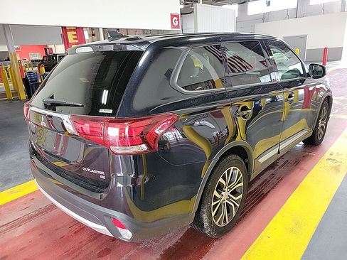 Used 2018 Mitsubishi Outlander ES image 6