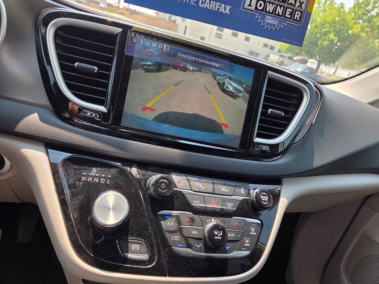 Used 2024 Chrysler Pacifica Touring-L FWD image 8