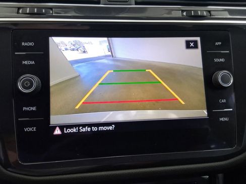 Certified 2022 Volkswagen Tiguan SE image 11