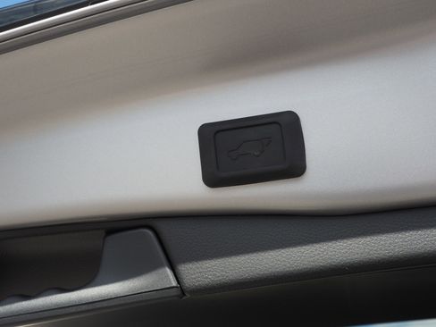 Used 2025 Toyota RAV4 XSE image 21