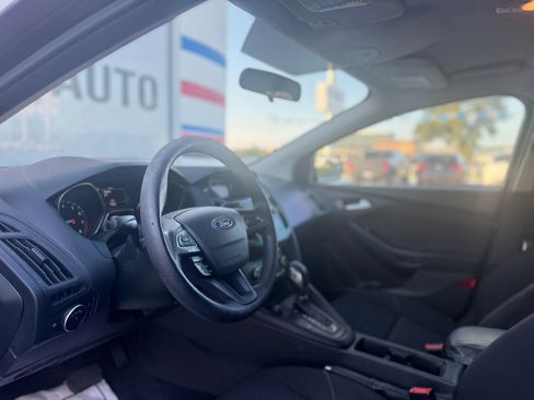 Used 2018 Ford Focus SE image 32