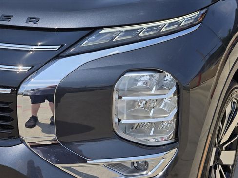 New 2025 Mitsubishi Outlander SE image 6