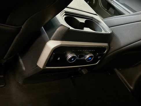 Used 2024 Ford Expedition Max XLT image 28