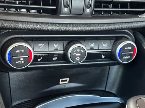 Used 2017 Alfa Romeo Giulia Quadrifoglio RWD image 19