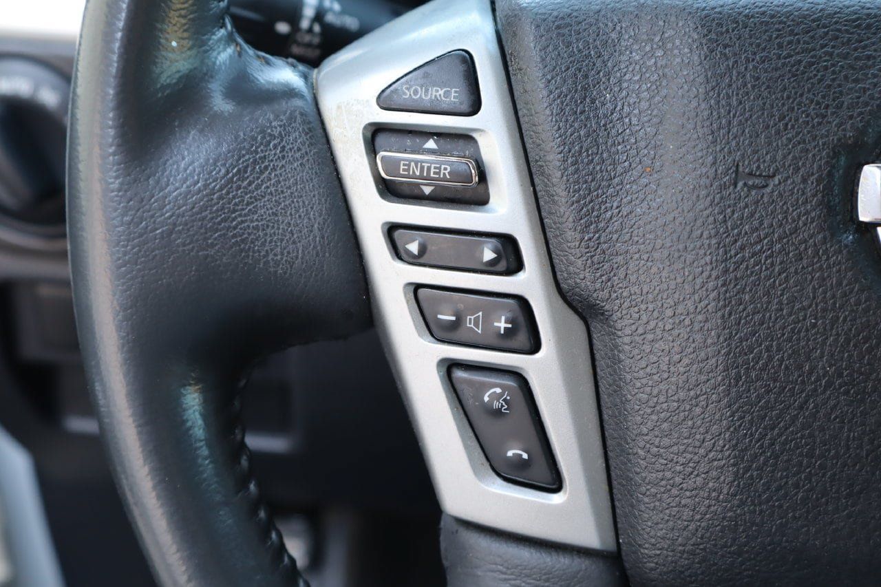 Used 2018 Nissan Titan SV w/ SV Convenience Package RWD image 11