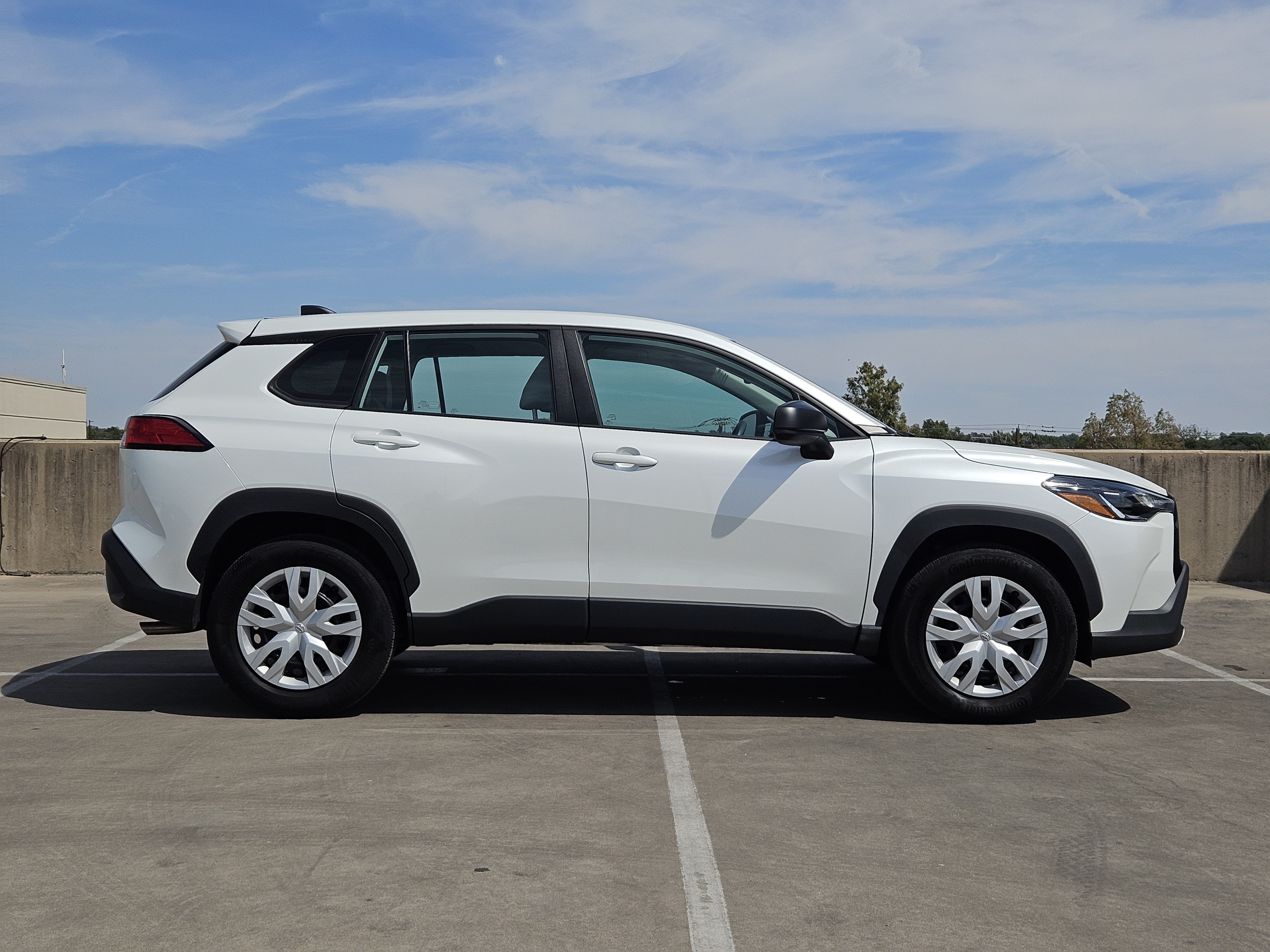 Used 2022 Toyota Corolla Cross L AWD/4WD image 9