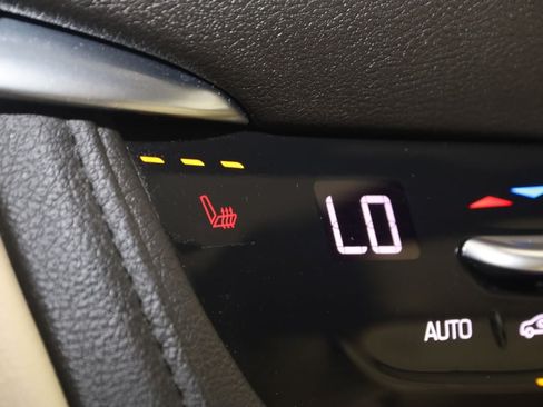 Used 2018 Cadillac XT5 Luxury w/ Driver Awareness Package FWD image 8