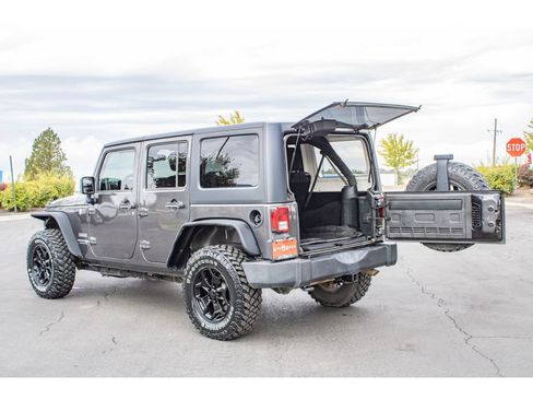Used 2018 Jeep Wrangler Unlimited Sport S AWD/4WD image 9