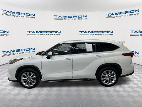 Used 2023 Toyota Highlander Limited FWD image 2