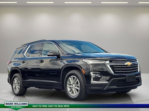 Used 2023 Chevrolet Traverse LT AWD/4WD image 1