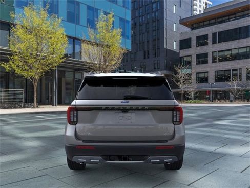 New 2026 Ford Explorer Active w/ Active Comfort Package image 5
