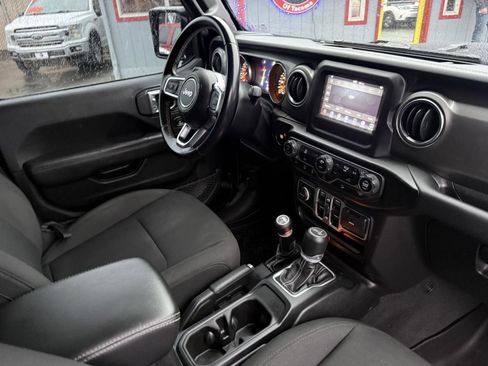 Used 2020 Jeep Wrangler Unlimited Sahara image 23