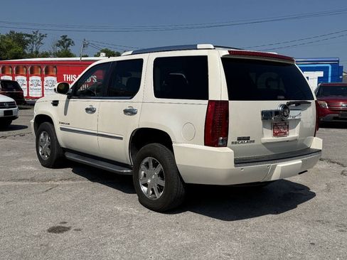Used 2007 Cadillac Escalade AWD w/ Information Package image 4