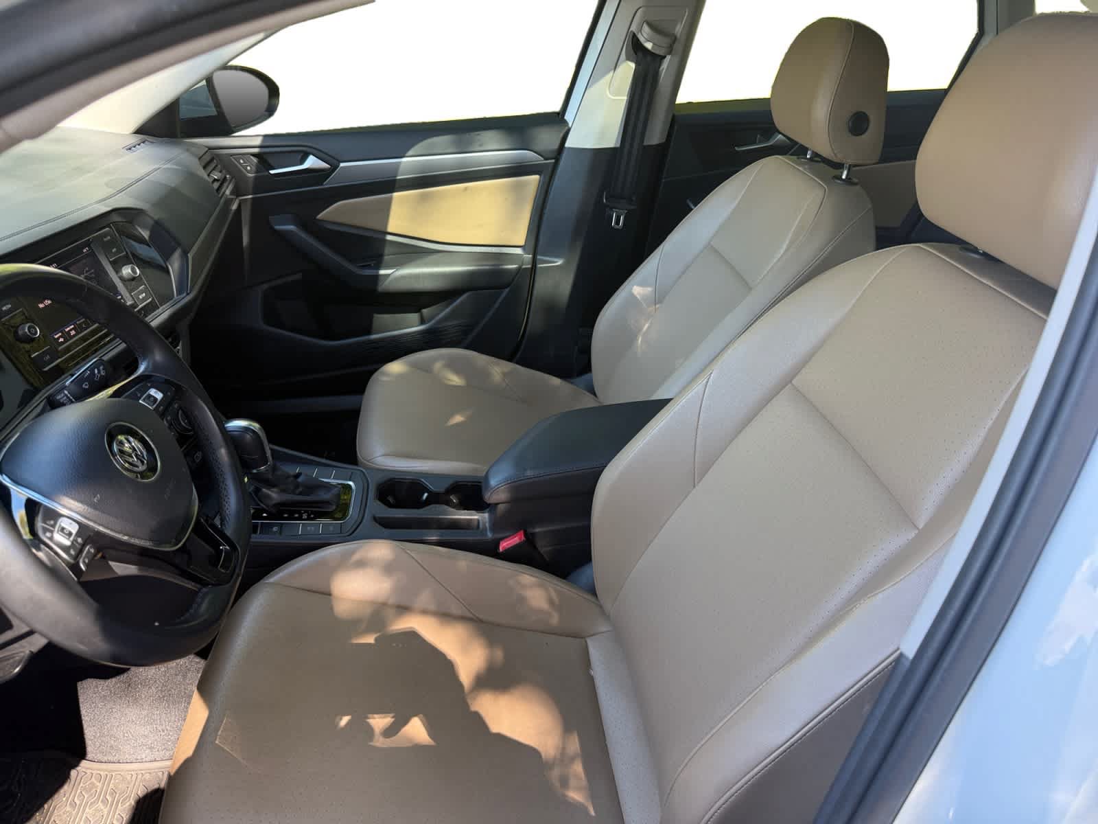 Used 2019 Volkswagen Jetta SE w/ Cold Weather Package FWD image 11
