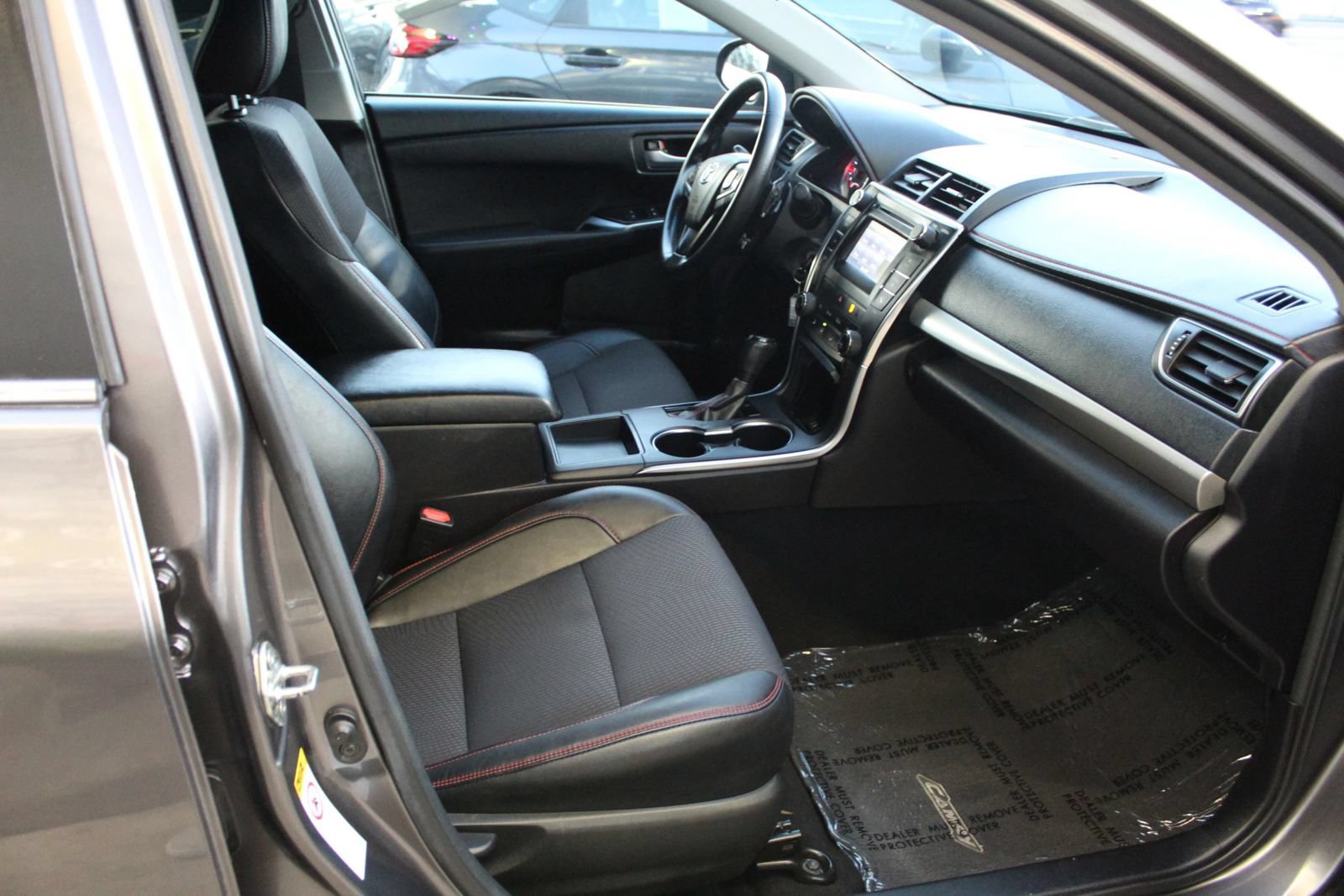 Used 2016 Toyota Camry SE FWD image 9