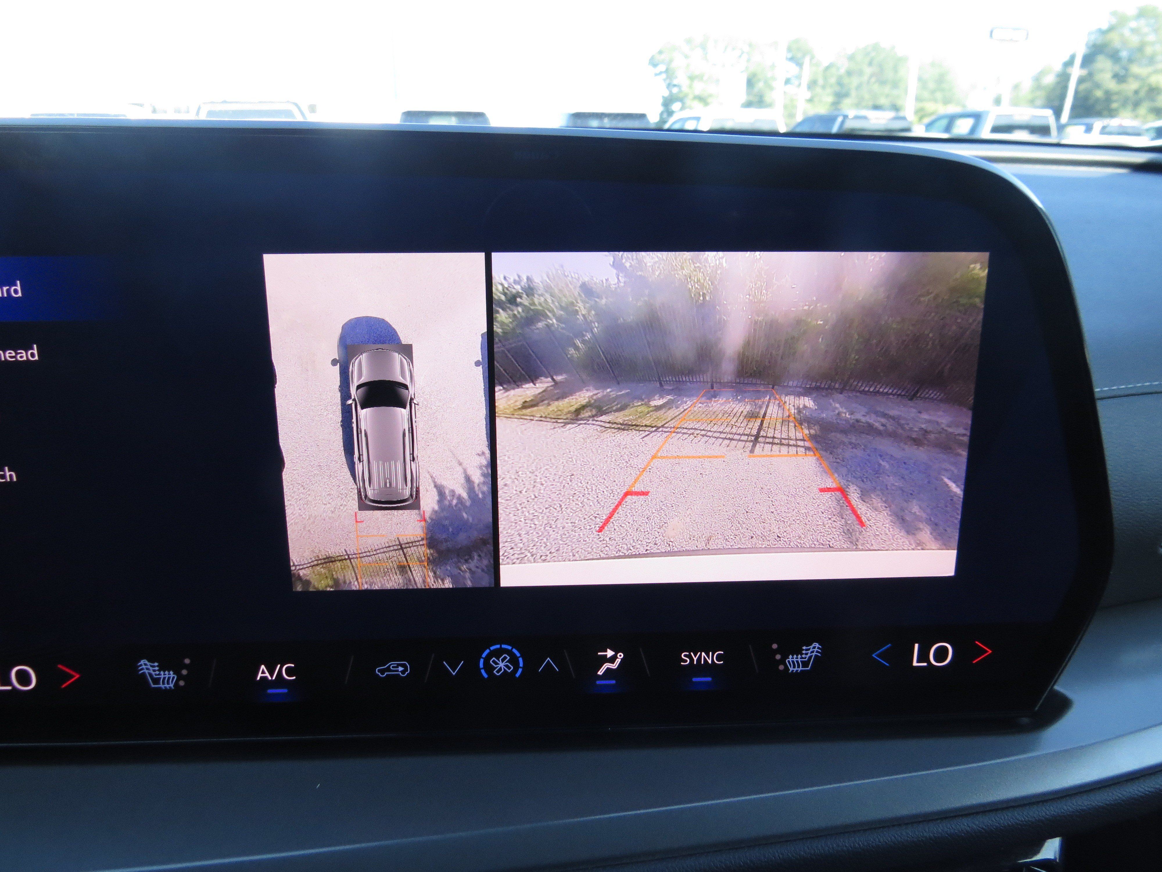 Used 2026 Chevrolet Traverse LT w/ Driver Confidence Package FWD image 40