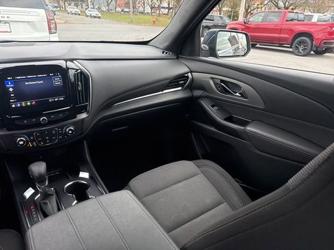 Used 2023 Chevrolet Traverse LT image 13