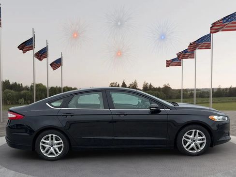 Used 2015 Ford Fusion SE FWD image 8