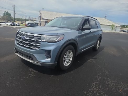 Used 2025 Ford Explorer Active RWD image 3