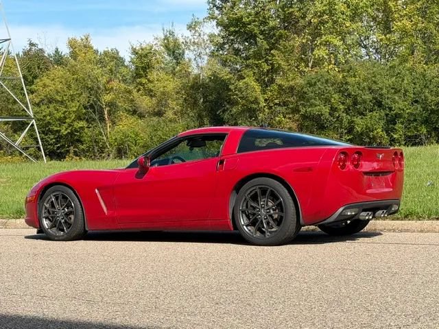 Used 2005 Chevrolet Corvette Coupe w/ Preferred Equipment Group RWD image 36