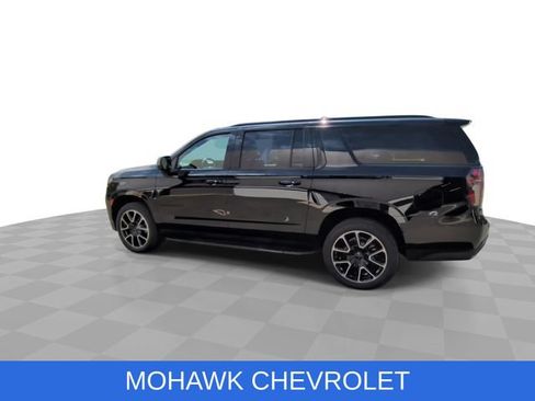 Used 2024 Chevrolet Suburban RST w/ Luxury Package AWD/4WD image 6