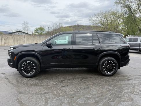 Used 2025 Chevrolet Traverse Z71 image 5