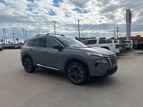 Used 2025 Nissan Rogue Platinum w/ Platinum Premium Package AWD/4WD image 2
