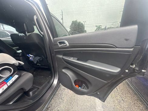 Used 2018 Jeep Grand Cherokee Laredo RWD image 23
