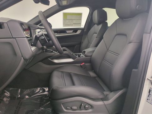 New 2026 Porsche Cayenne E-Hybrid Coupe AWD/4WD image 5
