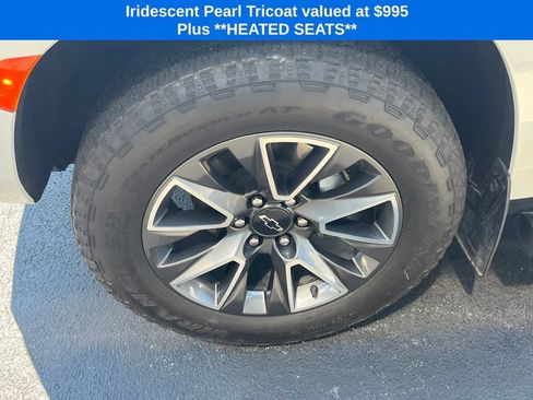 Used 2022 Chevrolet Tahoe Z71 w/ Luxury Package AWD/4WD image 5