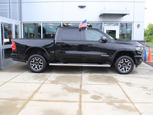 Used 2025 RAM 1500 Laramie w/ Sport Appearance Package AWD/4WD image 4