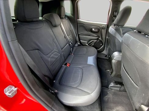 Used 2017 Jeep Renegade Altitude FWD image 19