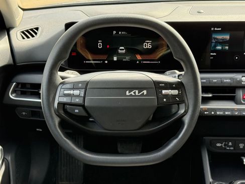 Used 2025 Kia K4 LXS image 30