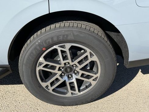 New 2025 Ford Expedition Active image 5