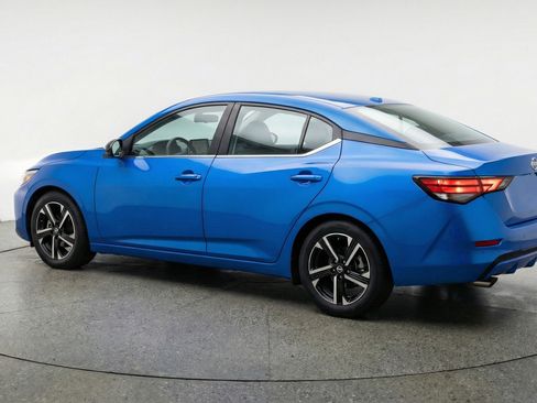 Used 2025 Nissan Sentra SV FWD image 6