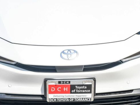 Used 2024 Toyota Prius LE FWD image 5