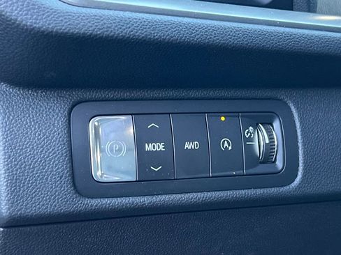 Used 2025 Chevrolet Traverse LT image 21