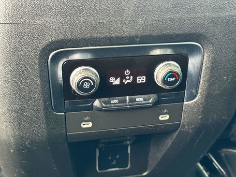 Used 2024 Chevrolet Suburban LT image 21