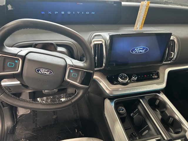 New 2027 Ford Expedition Platinum AWD/4WD image 2