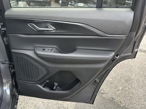 New 2025 Jeep Grand Cherokee Laredo image 16