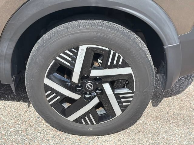 Used 2025 Nissan Kicks SV FWD image 16