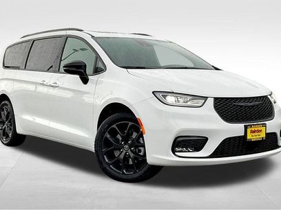 New 2026 Chrysler Pacifica Limited
