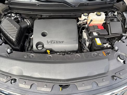 Used 2024 Buick Enclave Essence w/ LPO, Touring Package image 26