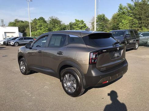 Used 2025 Nissan Kicks S FWD image 3