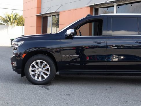 Used 2023 Chevrolet Suburban Premier image 8