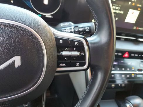 Used 2023 Kia Carnival SX image 27