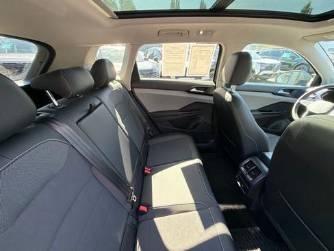 Used 2022 Volkswagen Taos SE AWD/4WD image 23