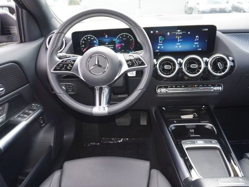 Used 2025 Mercedes-Benz GLA 250 image 11