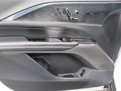Used 2024 Cadillac Lyriq Luxury RWD image 11
